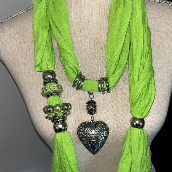 Spring green scarf with heart pendant and balls on ends, very classy! - Picture 2 of 3